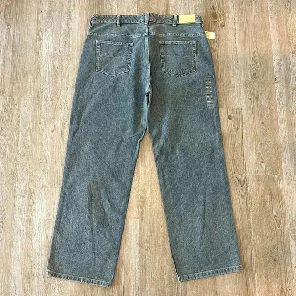 Mens NWT Van Heusen Classic Fit Jeans - 40x32 - Picture 4 of 9